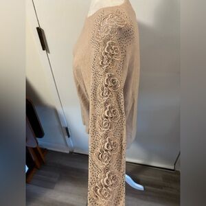 NWT LIV Milano Sweater w beautiful lace sleeves